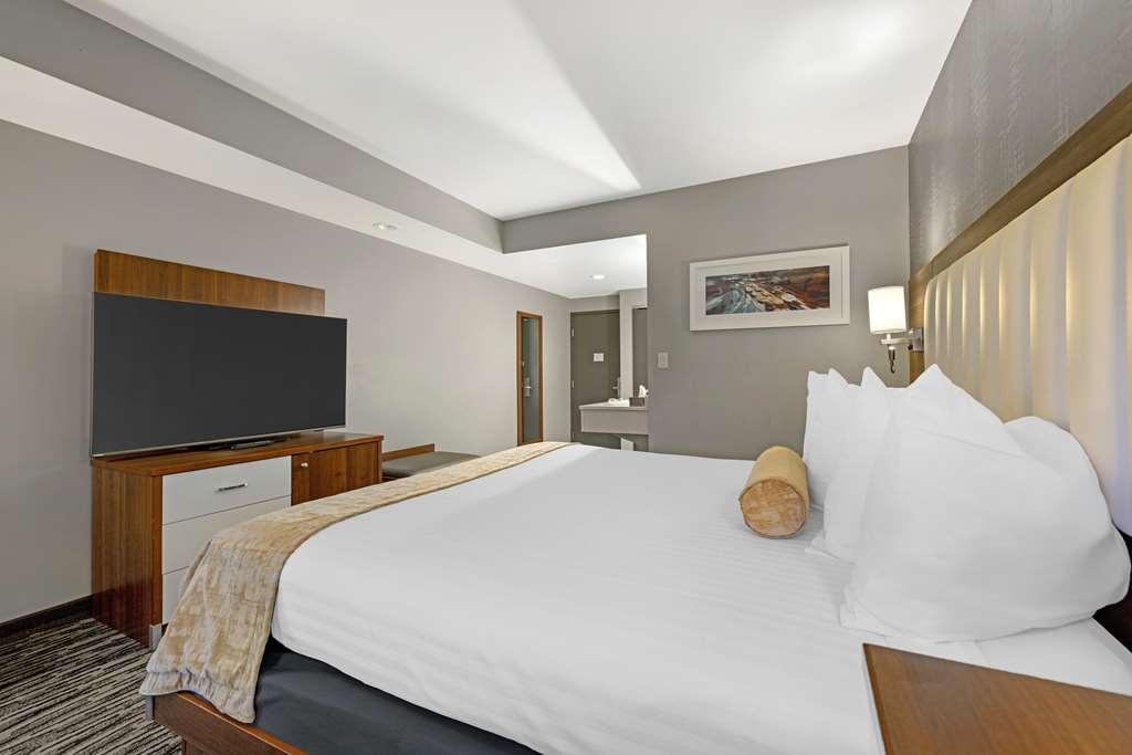 Best Western On The Avenue Buffalo Room photo