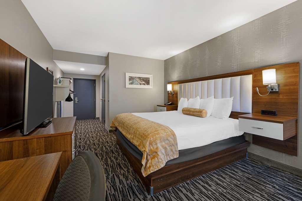 Best Western On The Avenue Buffalo Room photo