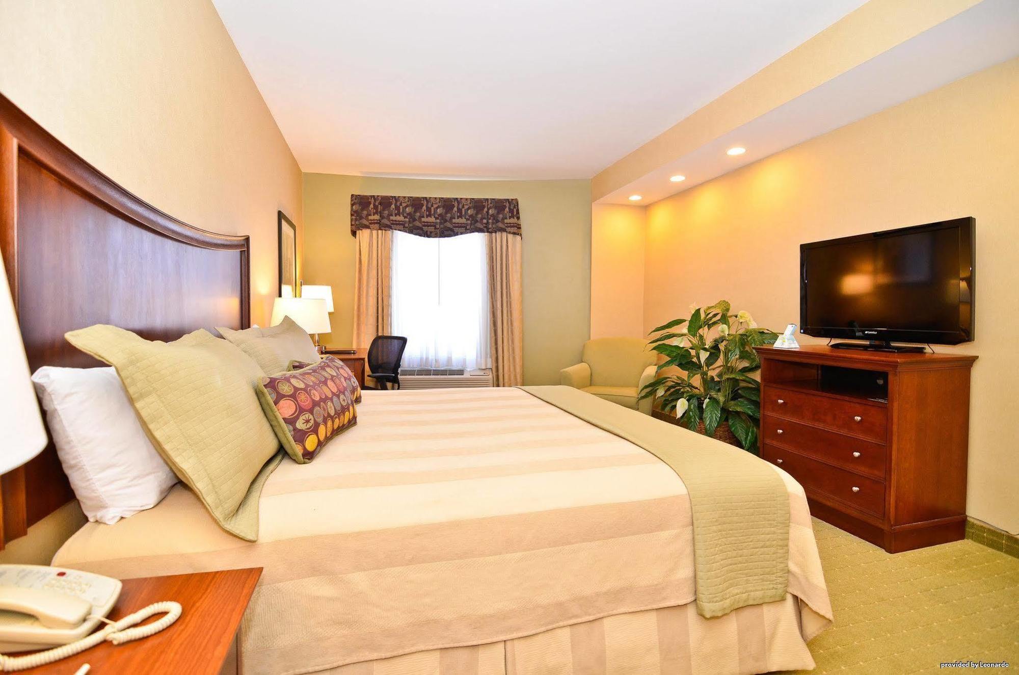 Best Western On The Avenue Buffalo Room photo