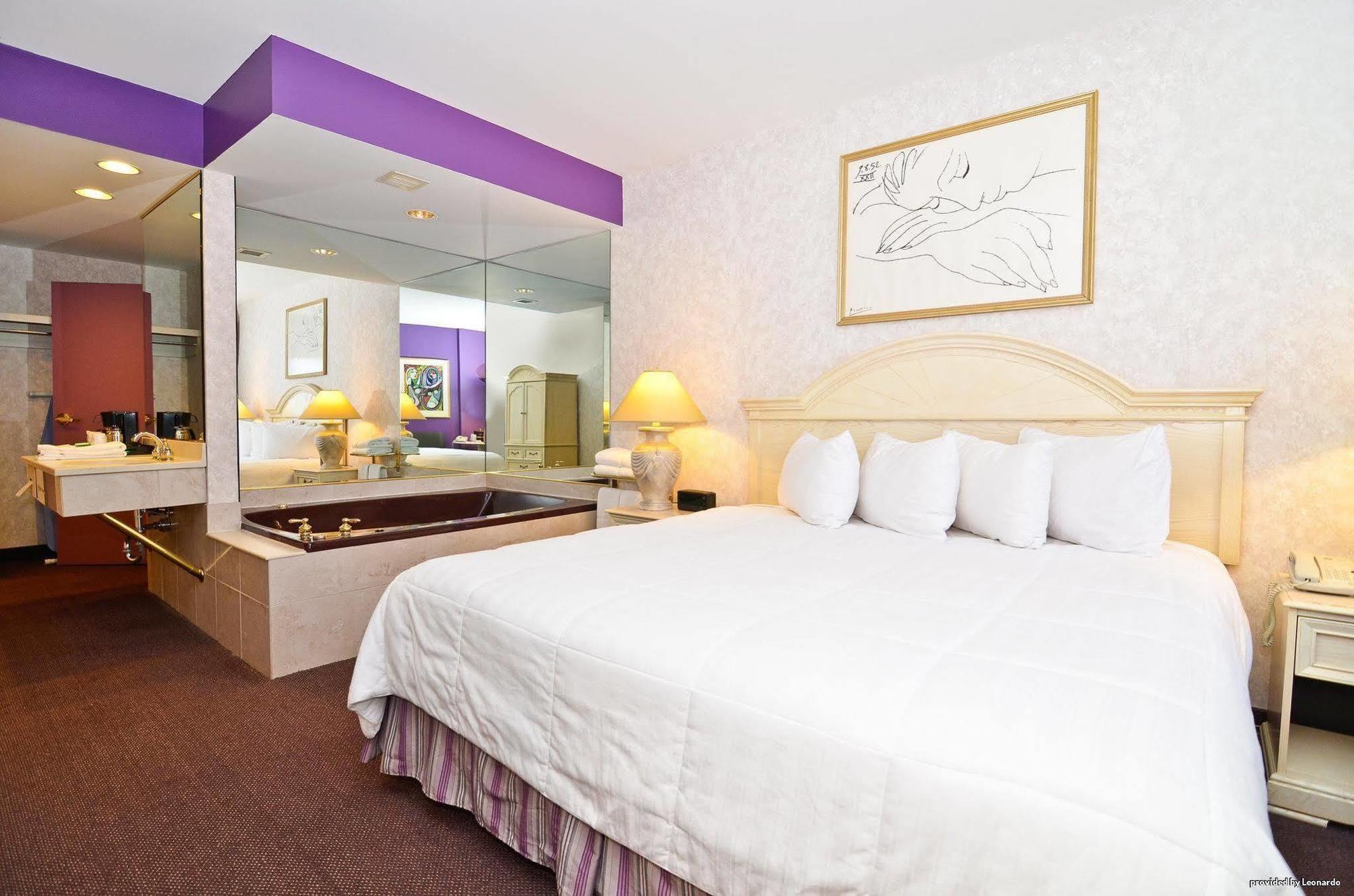 Best Western On The Avenue Buffalo Room photo
